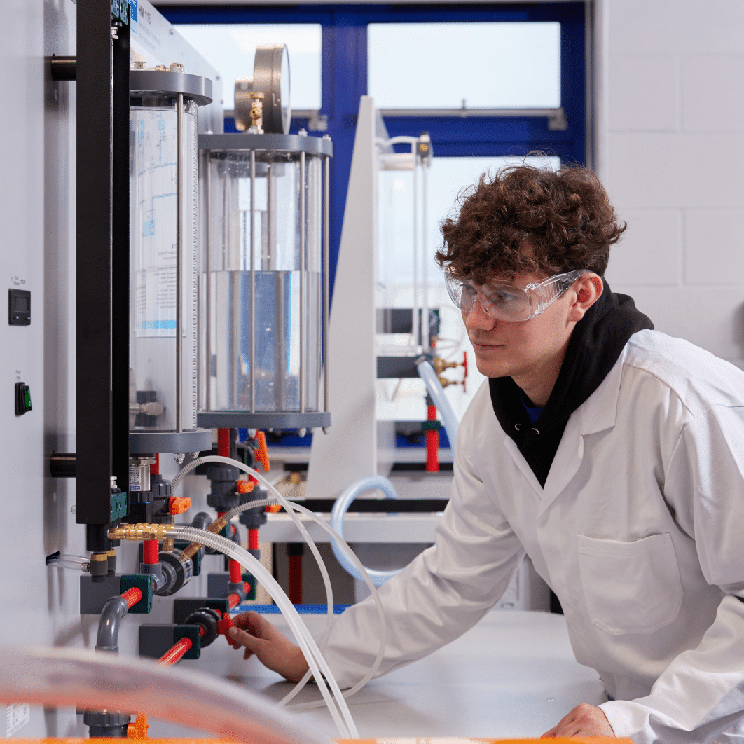 gmiot learner in the fluids lab